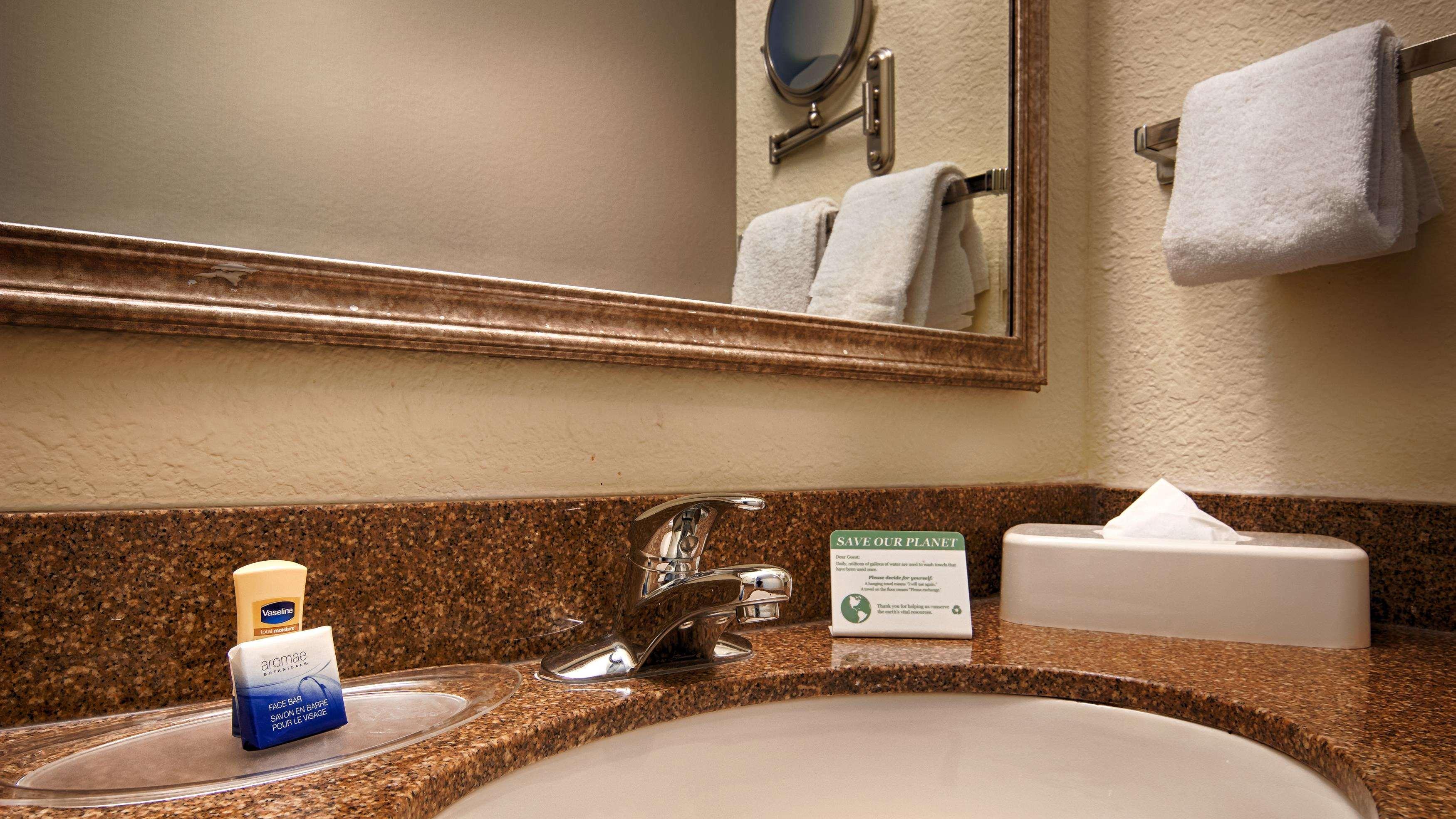 Best Western Plus Newport News Eksteriør billede