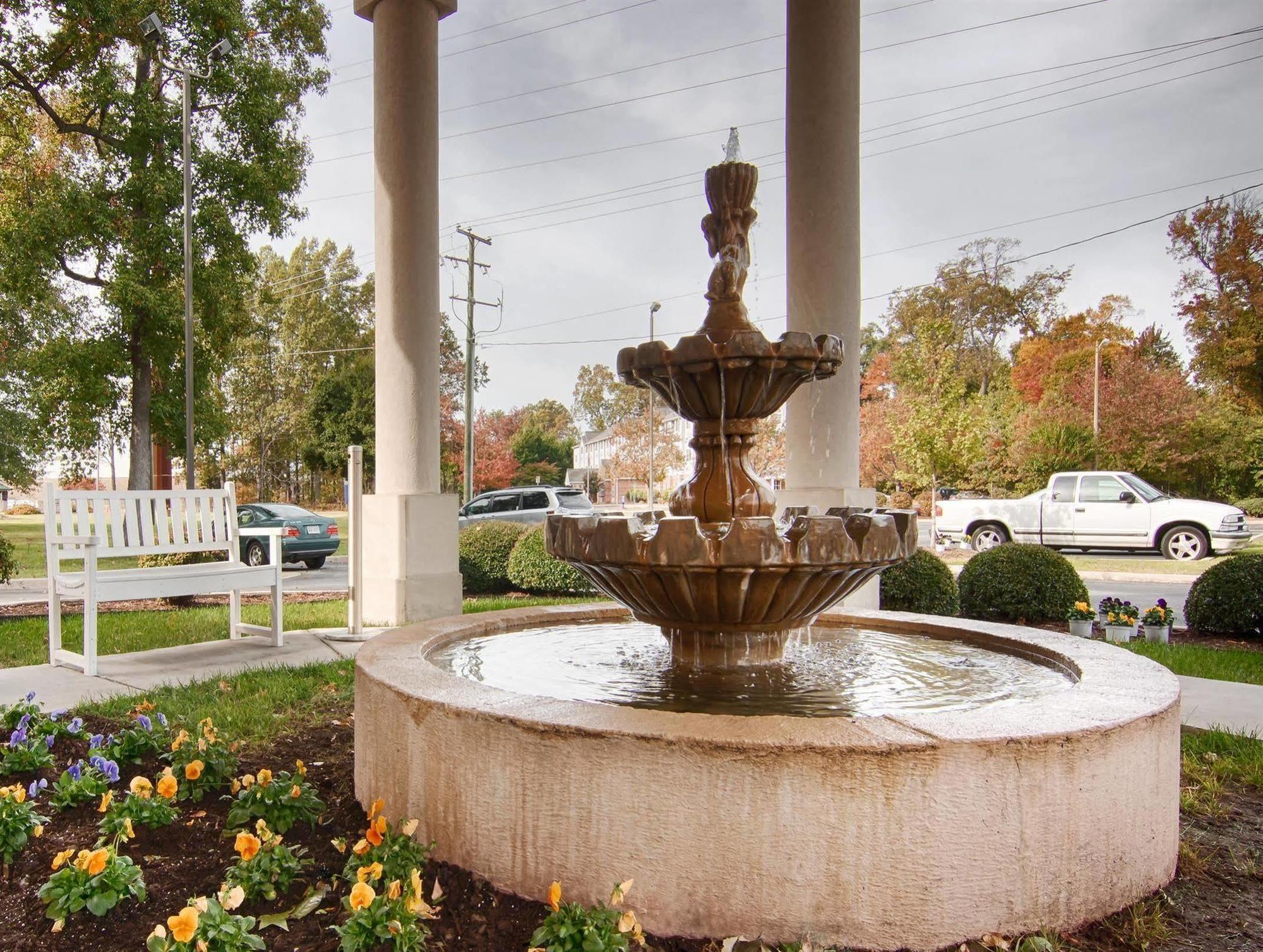 Best Western Plus Newport News Eksteriør billede